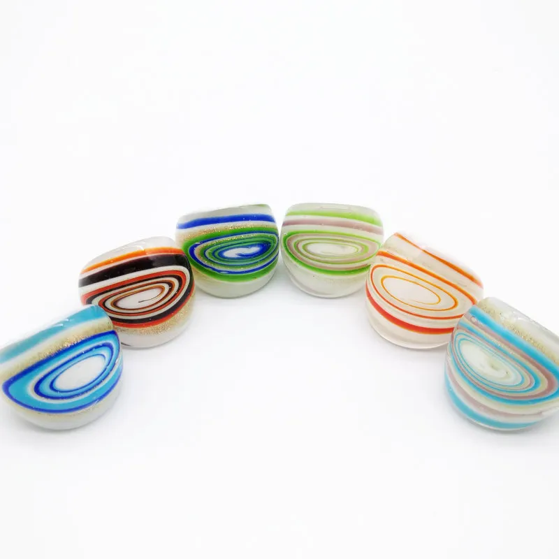 30 stks willekeurig gemengd met gekleurde glazuur ringen murano hot gold folie kleur ring meer 17-19 mm