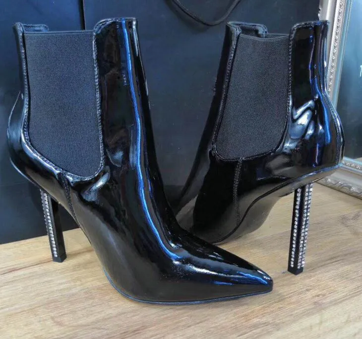 2018 Factory Real Pic New Ankomst Patent Läder Ankel Stövlar Diamant Heel Point Toe Booties Mujer Båtar Slip på Martin Boots Tunhl Heel