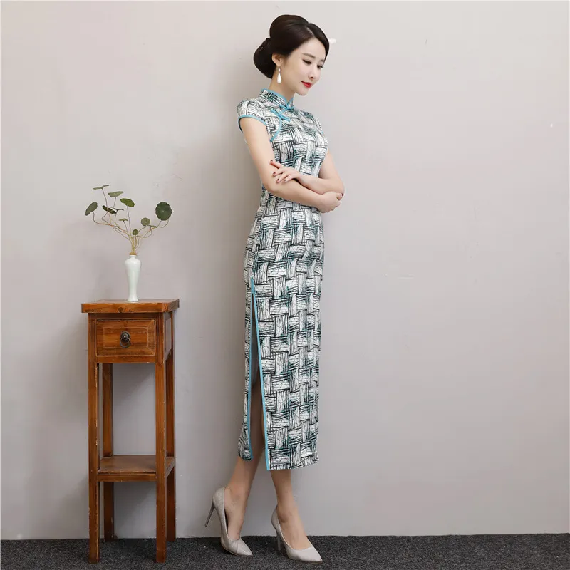 2020 Sexig Silk Kinesisk Cheongsams Långtryckt High Neck Split Sheath Party Formell Kappor Vintage Kvinnor Eleganta Cheongsam Klänningar