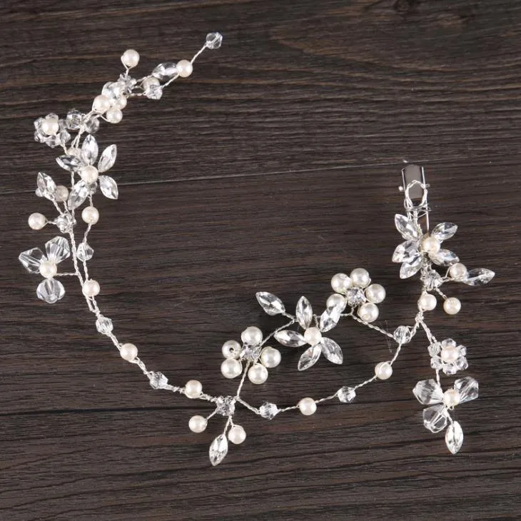 花嫁は髪の飾り、銀の真珠のウェディングドレス、アクセサリー、髪、ブライダルの装飾品の手作りです。