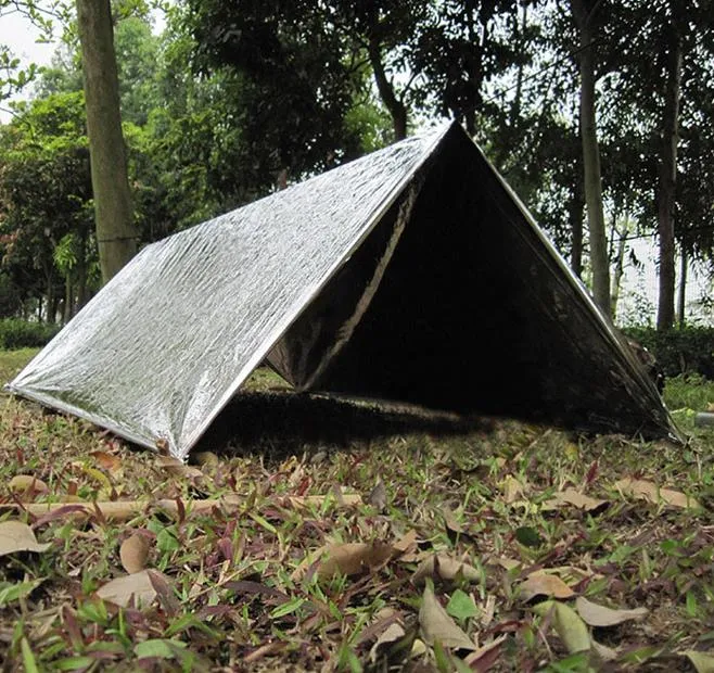 Multi-fonction Camping En Plein Air Étanche D'urgence Survie Isolation Feuille Thermique Premiers Secours Couverture De Sauvetage Outil De Réponse Aux Catastrophes SN1063