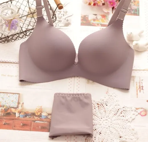 l'orlo ultra profondo sexy raccoglie l'insieme del reggiseno della biancheria sexy della ragazza di un pezzo senza cuciture di spessore piccolo petto solido