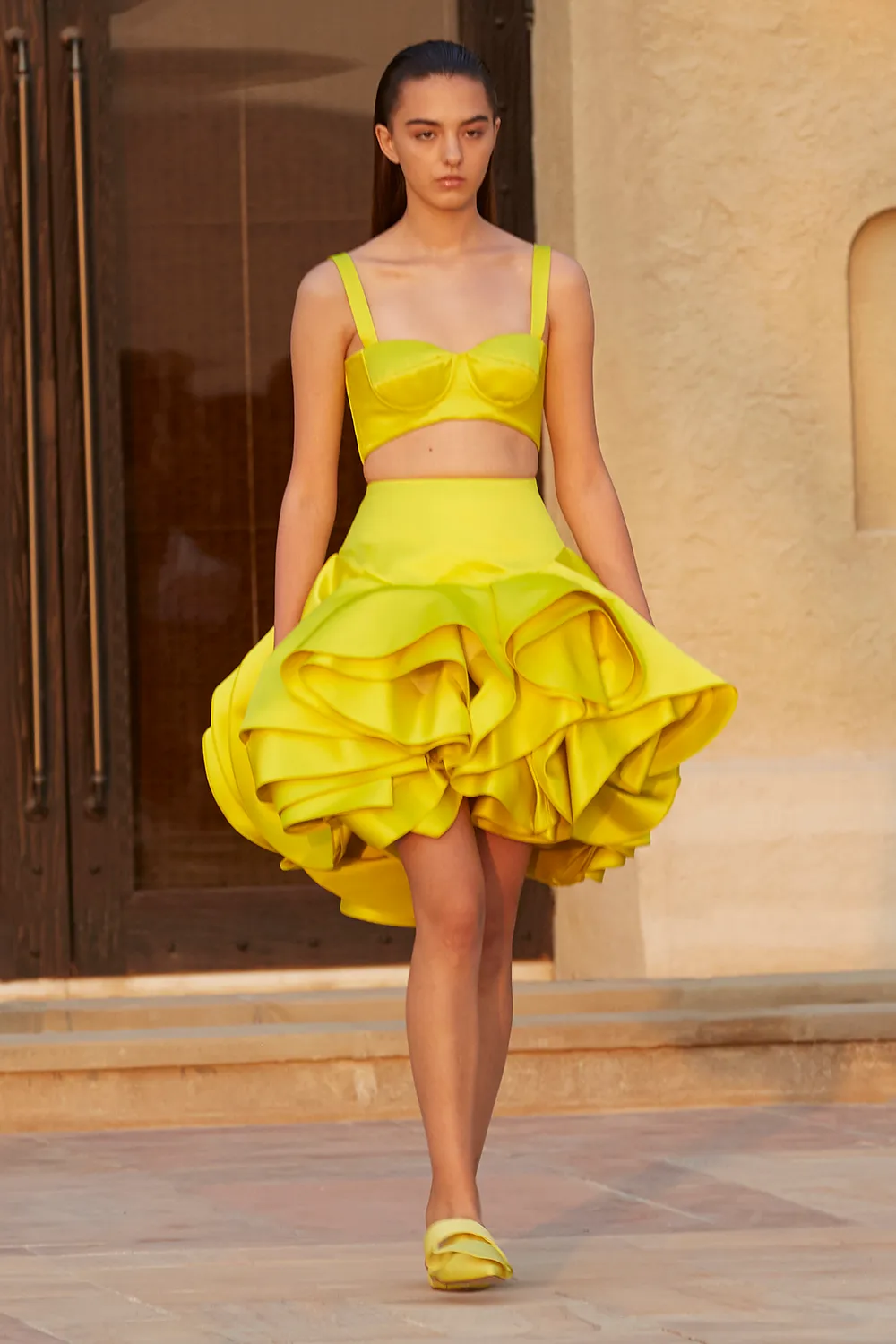 Ashi Studio Yellow HomeComing Dresses قطعتان سباغيتي الأشرطة الكشكش توتو تنورة ساتان كوكتيل 2020 حفلة قصيرة حفلة موسيقية DRE333Z