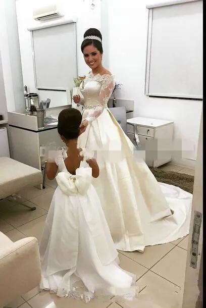 2018 Pas Cher Vintage Une Ligne Robes De Mariée Hors Épaule Illusion Manches Longues Appliques Dentelle Perlée Plus La Taille Ceintures Satin Formelle Robe De Mariée