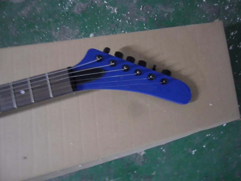 Pamions actifs de guitare électrique entièrement explorateur d'arrivée en bleu 131101065522687
