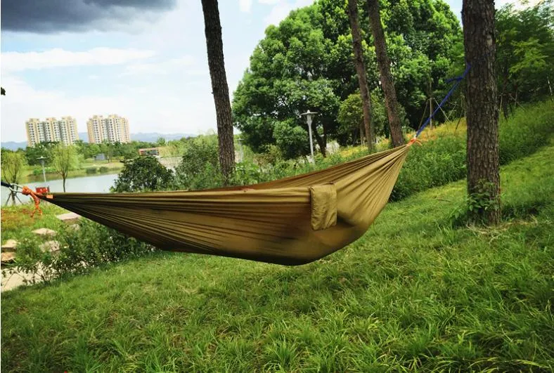 Partihandel 100st Portable Nylon Parachute Double Hammock Garden Utomhus Camping Travel Survival Hängmatta sovsäng för 2 personer SN1350