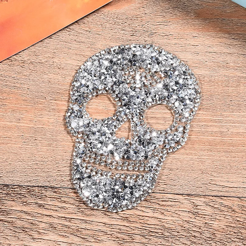 Fixa Rhinestone Skull Patches Motiv Järn på lappar Strass Crystal Appllique för DIY -plaggdekoration8727667