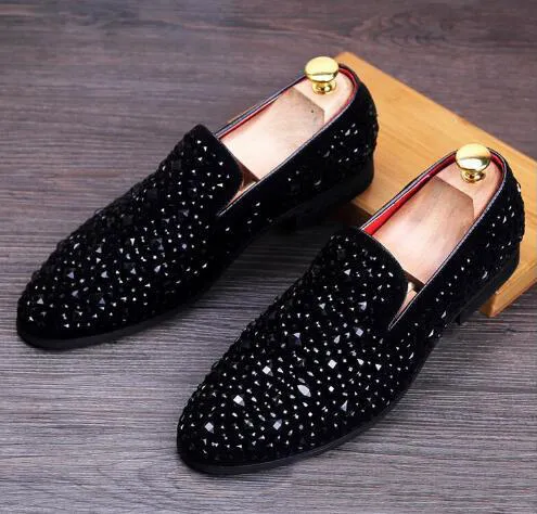 New Dandelion Spikes Sapatos de Couro Plana Rhinestone Moda Mens Mocassins Vestido Sapatos Deslize em Diamante Casual Ponto Ponto Tênis, Tamanho38-43