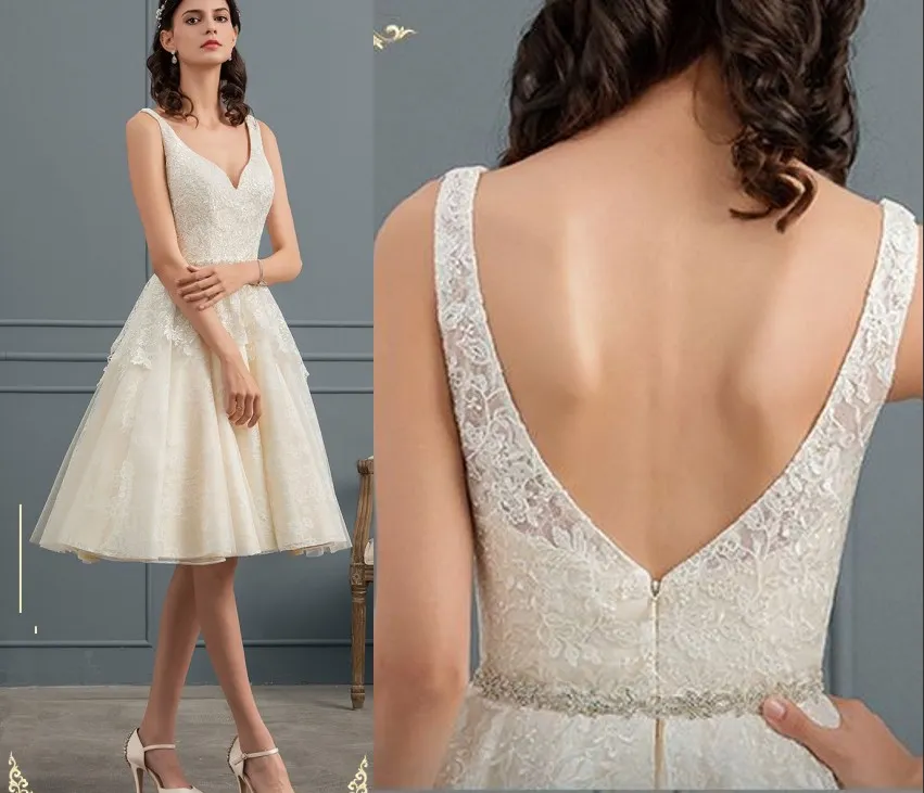 Ny knä längd 2019 bröllopsklänning billig v nackremmar öppen spets applique ett linjekristallband ruched bröllop brudklänningar
