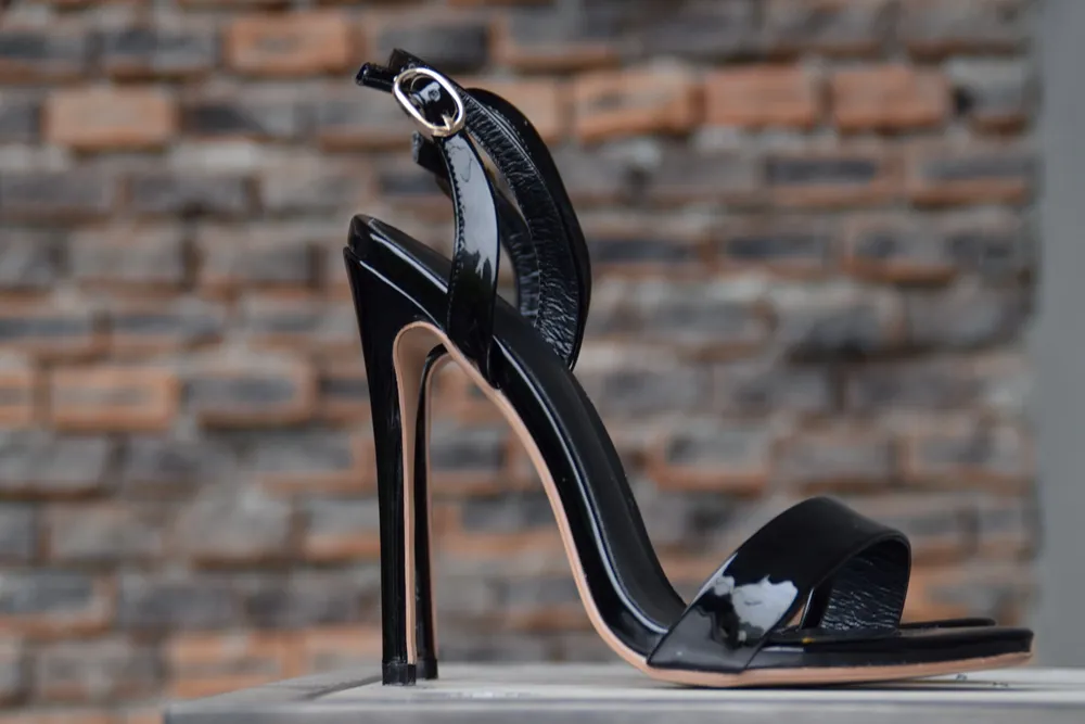Letni projektant sandały podglądania palców kostki klamra czarna sztylet pięta patent skórzana feminino melissa buty imprezowe sandalia