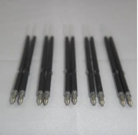 10 قطعة / الوحدة 0.7 ملليمتر القلم قضيب حامل حبر جاف القلم عبوة الرصاص أسود أزرق 107mm مكتب اللوازم المدرسية