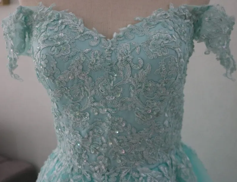 Abito da ballo alla moda con spalle scoperte Lungo una linea con maniche corte Applique in pizzo con paillettes Tulle Corsetto sul retro Abiti lunghi verde menta Abiti da sera