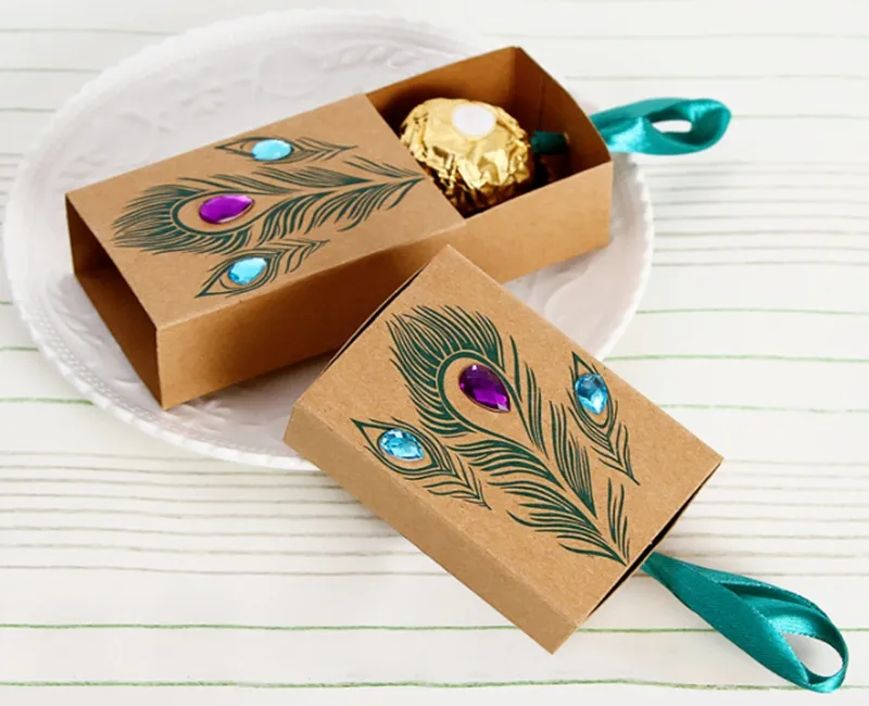 1000 sztuk / partia 7.5 * 5 * 3 cm DIY Peacock Feather Candy Box Design Wedding Birthday Favors Faux Rhinestone Paper Paper Pudełka
