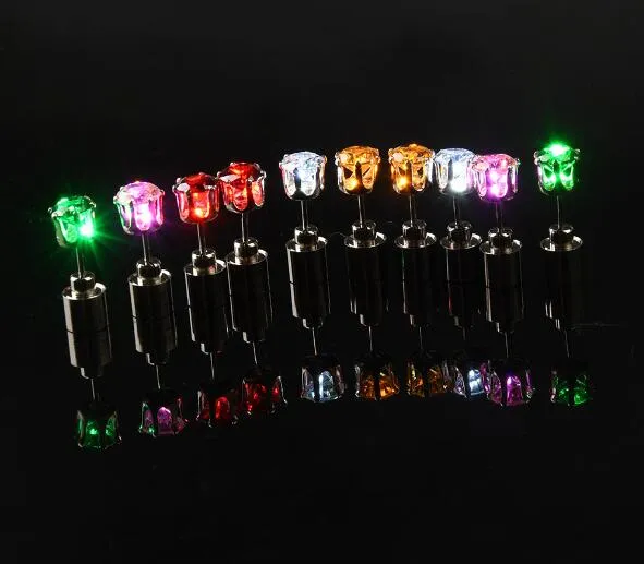 50 pares de la venta caliente Nuevo Deslumbrante Pendiente Ear Stud Cool Colorido LED Luminoso para DJ Dance Party Bar YH1224