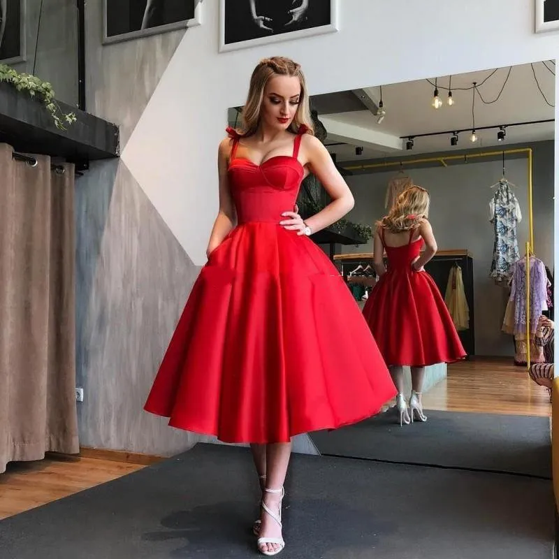 Donkerrode baljurk Avondjurken Sweetheart Bandjes Satijn Thee Lengte Cocktail Party Jurken Sexy Backless Midi Prom-jurken Gratis verzending