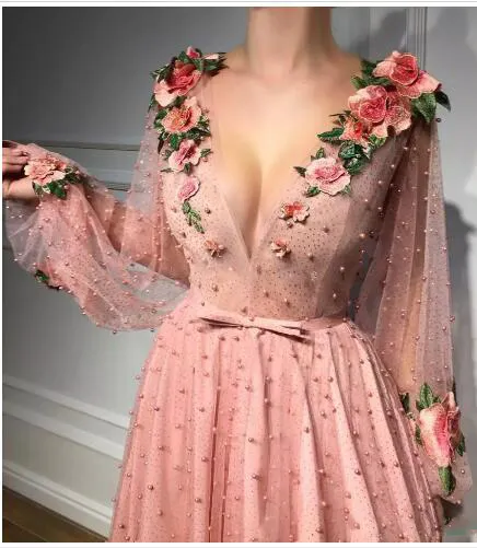 Robes de bal de fleurs magnifiques 2018 perles perlées col en V profond robes de soirée saoudienne arabe illusion manches longues robe de soirée formelle robes