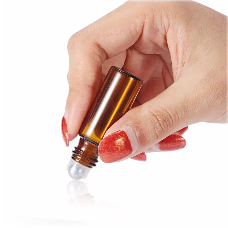 Taşınabilir 50 adet / grup 5 ml 1/6 OZ Mini Rulo Şişe Parfüm Parfüm Cam Şişeler Uçucu Yağ Çelik Metal Rulo Topu Amber