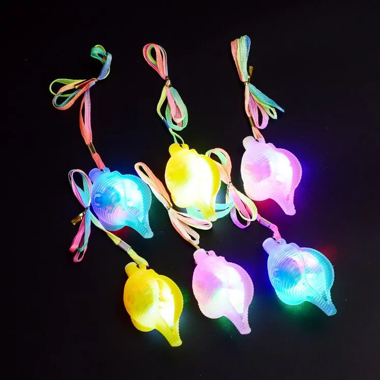 LED Işık Yanıp Sönen Kabuklu Kolye Kolyeler Glow Mücevher Halat Zincirleri Çocuk Doğum Günü Partisi Oyuncaklar Cadılar Bayramı Noel YH1373319F