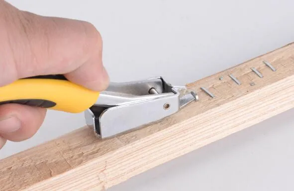 Kostenloser Versand Holzbearbeitung Einfach Klammer Entferner mit Gummi Griff Nagel Puller Spezielle Werkzeuge für Nägel