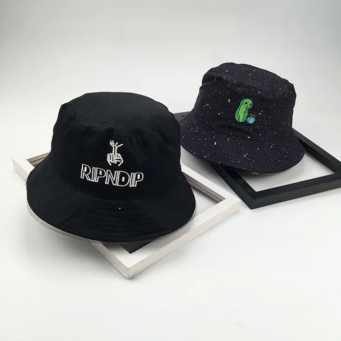 Moda Zła kotka Kitty Alien Pee Earth Shouring Kreskówka Czarna Czapka Black Bucket Hat Dwustronna Antiviolet Creative Women Sun Cap1363819