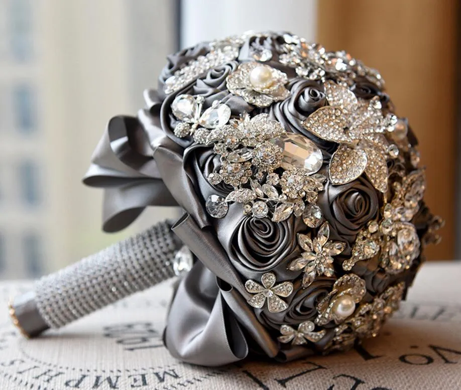 Bouquet da sposa di lusso grigio Designer di alta qualità 2020 Spedizione gratuita D635 Strass in rilievo di cristallo bouquet di fiori da sposa Nuovo