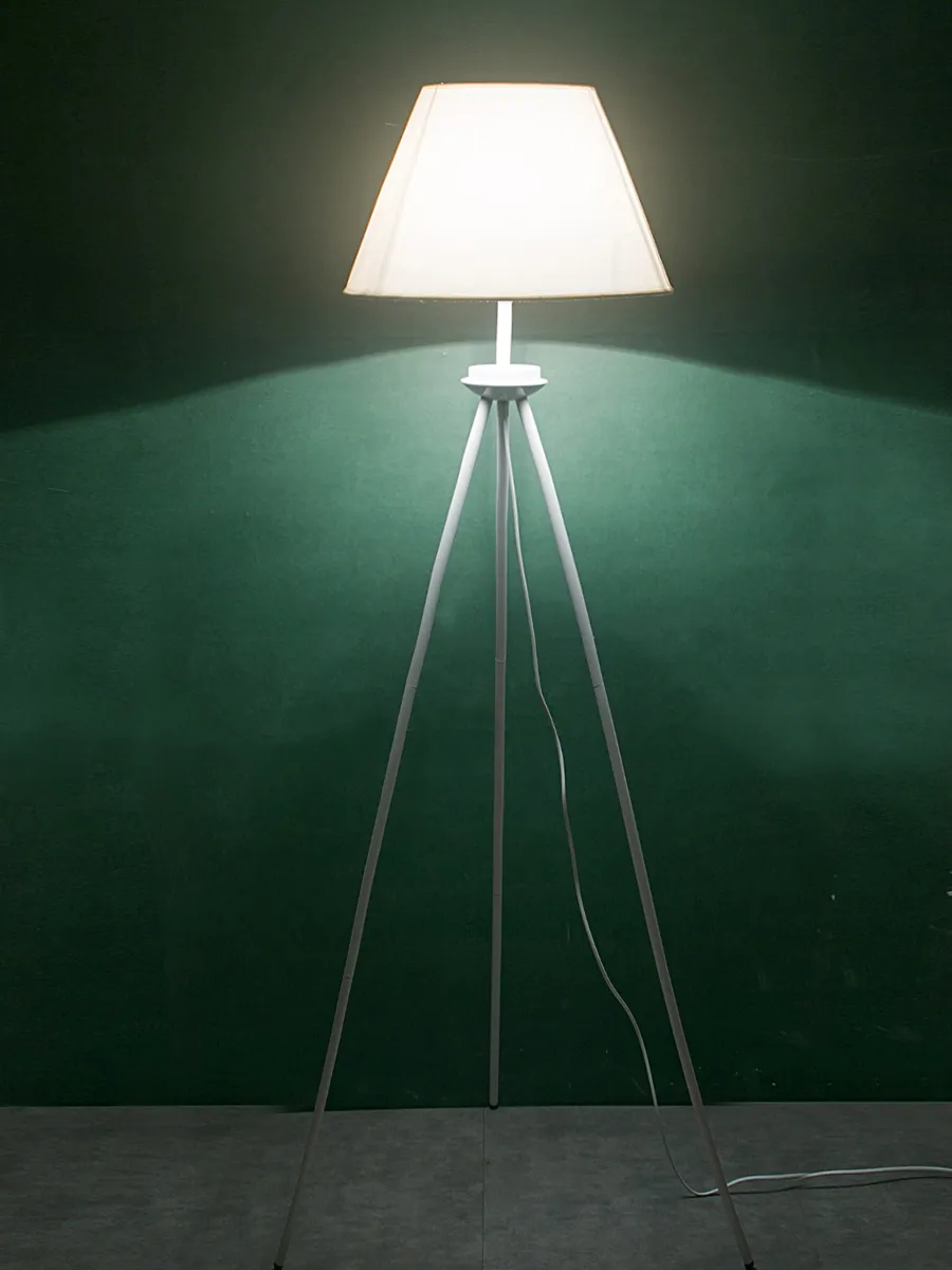 Qualité 220 V/110 V bref Triangle en métal/trépied Base tissu abat-jour lampadaires lampe chambre à côté de l'éclairage luminaires d'intérieur