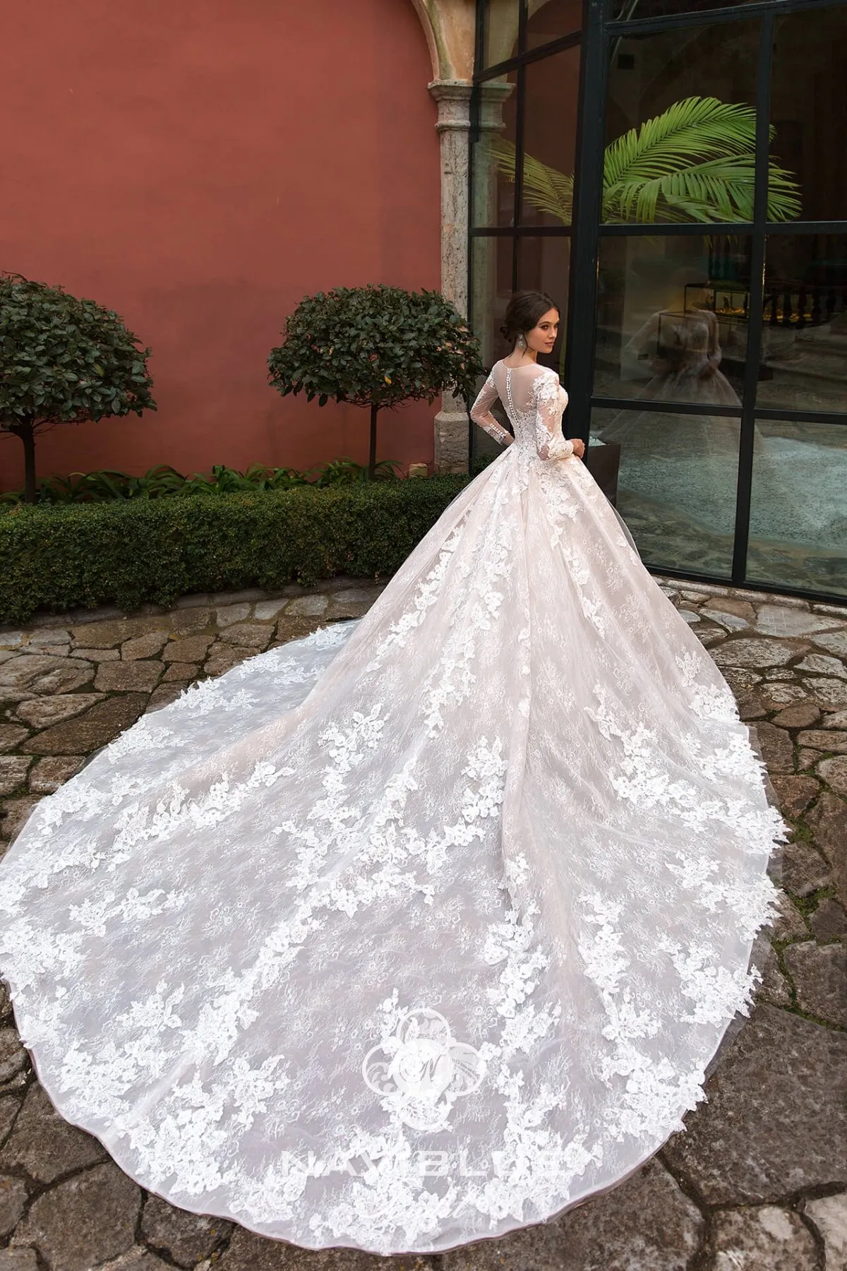 Cathedral Wedding Dresses 2019 Long Sleeves Illusion Neckline Ball Gown vestidos de noiva Covered Buttons Real Pictures robe de mariee