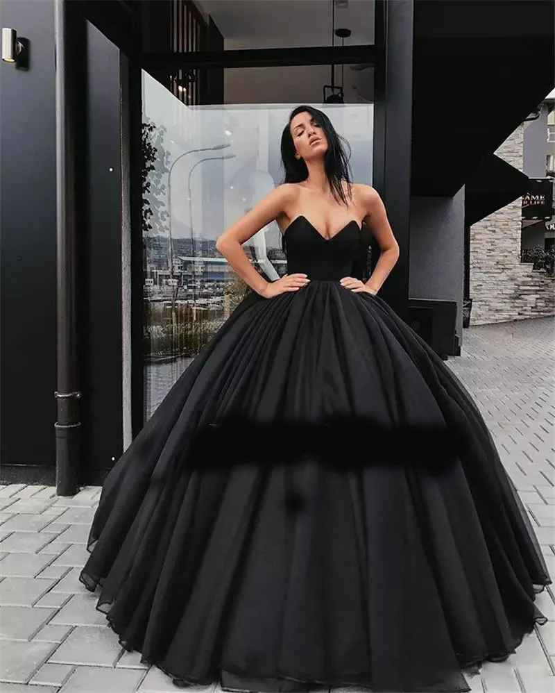 Ravishing Black Ball Gown Prom Dress Sexy V-Neck Sleeveless Puffy Tulle Evening Dress Arabic Dubai Celebrity Party Dress Vestido De Novia