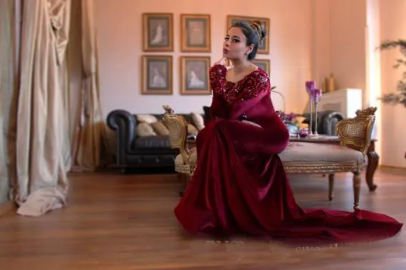 2019 Gorgeous Burgundy Dubai Muslim Evening Dresses Velvet Long Sleeves Luxury Beading Lace Arabic Islamic Abaya Mermaid Prom Part7273048