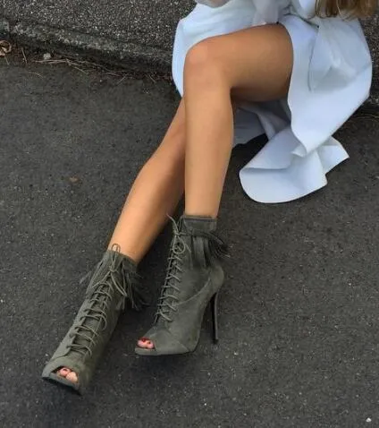 2018 Armii Green Celebrity Krótkie Buty Peep Toe Sandal Boots Spring Jesień Tassel Shoes Stiletto Obcasy Krzyż Związany Kolor Patchwork Boot