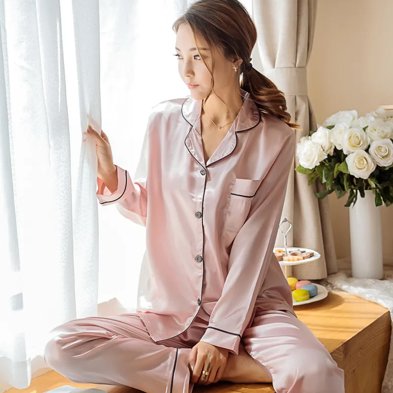 Ny design Vinterkvinnor Silk Pyjamas Set Kvinnlig långärmad pyjamasdräkt Home Wear Simple Women Cardigan Brand Pyjamas Set