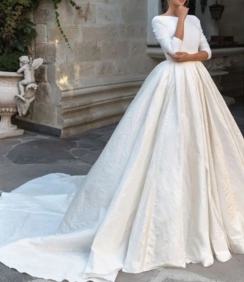 Vintage 3/4 Long Sleeve Lace Ball Gown Wedding Dresses Bateau Neck Backless Appliques Lace Satin Wedding Dress Vestido De Noiva