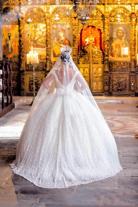 Vestidos de novia con escote redondo vintage Vestidos de novia con volantes en niveles de encaje con cuentas Cremallera trasera con tren de barrido con lazo Vestido de novia por encargo