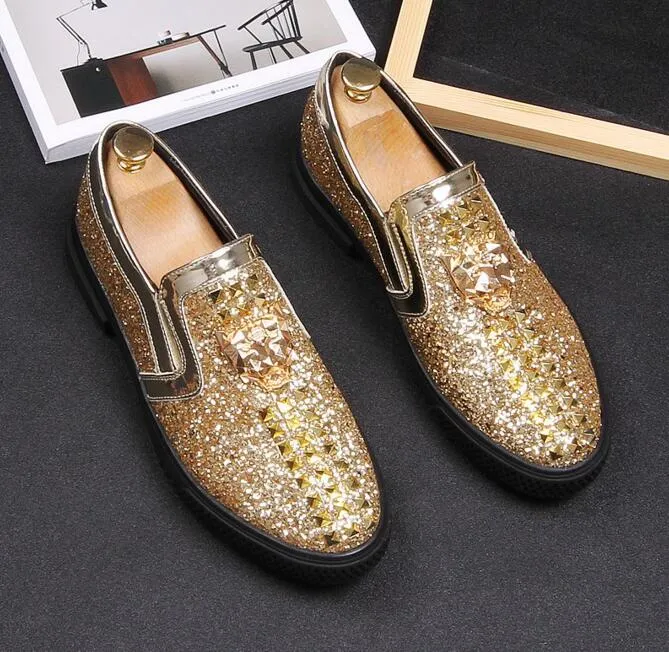 2021 New style Italian Men loafers Slippers Smoking Slip-on Shoes Luxury Party Wedding Black Dress Shoes Men`s Flats 921