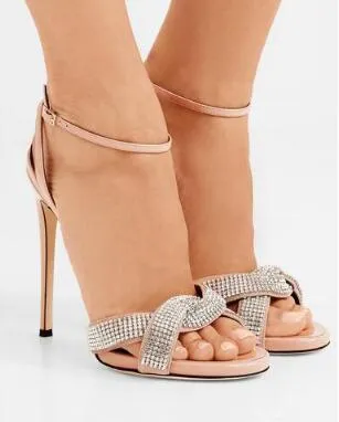 Новые 2018 Кристалл украшенные высокий каблук сандалии вырез лодыжки ремень летние туфли бежевый тонкие каблуки женщина партия обувь