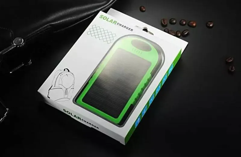 5000mAh Banque d'énergie solaire étanche aux chocs Anti-poussière portable Banque de puissance solaire Batterie externe pour téléphone portable iPhone 7 7Plus Samsung