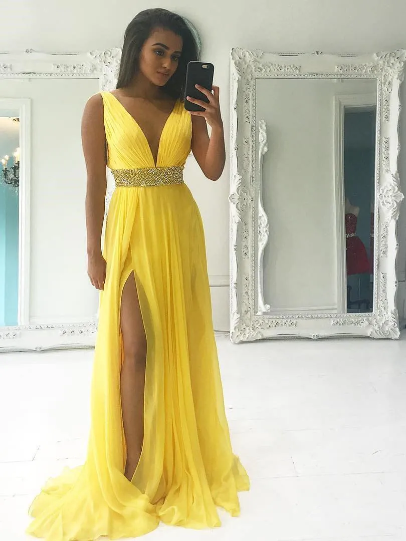 Mousseline de soie jaune longues robes de bal 2018 décolleté plongeant plissé perlé ceinture élégante robes de soirée d'été noir fille africaine plus la taille parti fente