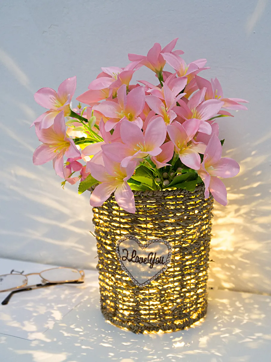 Creativo nuovo stile cestini di vimini lavorati a mano luci notturne a led lampada vaso di fiori decorazione artigianato regali lampade da tavolo accanto all'illuminazione
