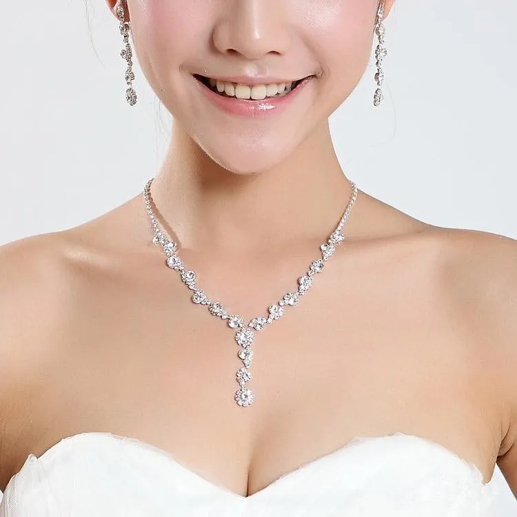 2018 Crystal Rhinestones Fashion Silver Plated Necklace Sparkly örhängen Bröllopsmycken Uppsättningar för brudbrudtärnor Kvinnor Brud A4900012