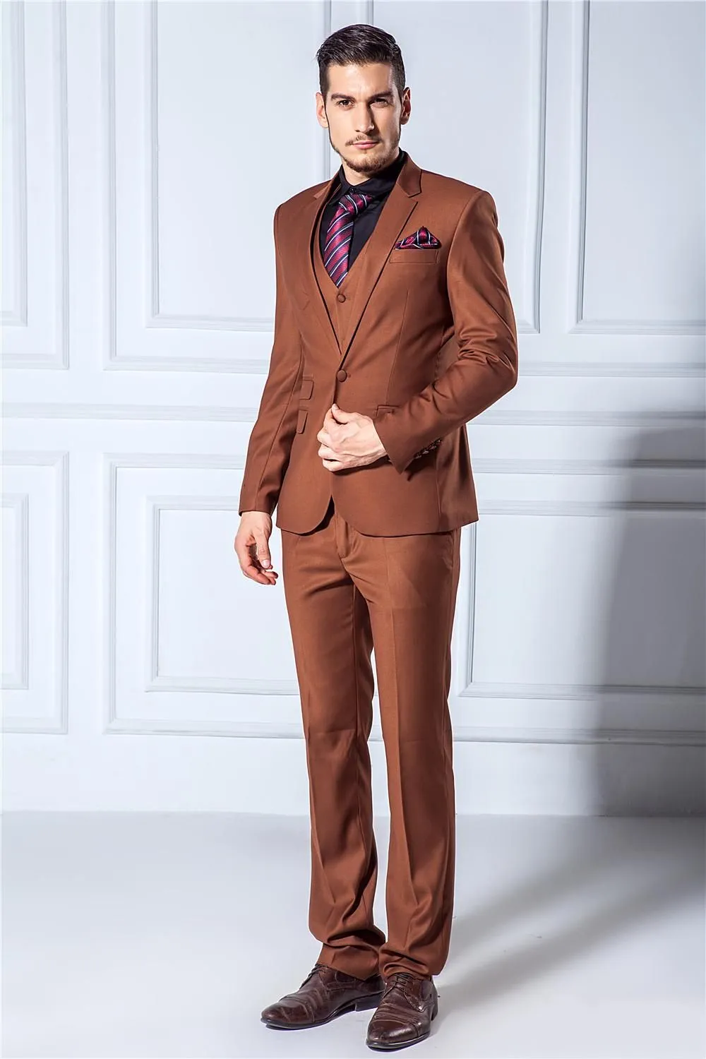 Yakışıklı Slim Fit Kahverengi Damat Smokin Güzel Bir Düğme Sağdıç Erkekler Örgün Erkekler Balo Yemeği Iş Takım Elbise Ceket + Pantolon + Kravat + Yelek No: 826