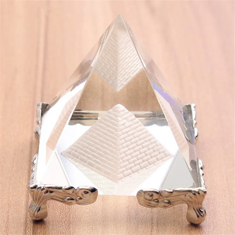 Стекло на пирамидах