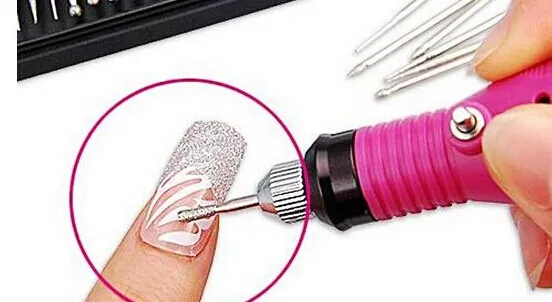 Ny ankomst professionell rosa elektrisk nagelborrmanikyrmaskin med borrbitar 110v240veu -plugg Lätt att använda 4044304