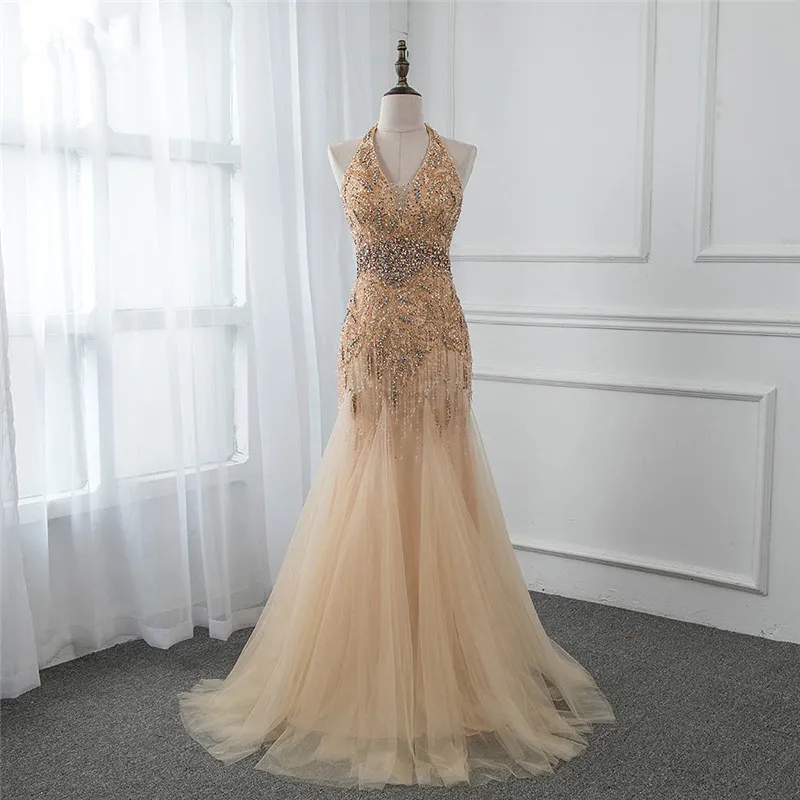 2018 elegante halter gouden organza vloer lengte rhinestonen avondjurk sexy backless mouwloze zeemeermin prom jurken parels riem feestjurk