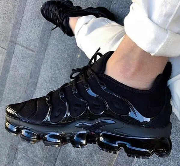 Vapormax plus black dark grey sale