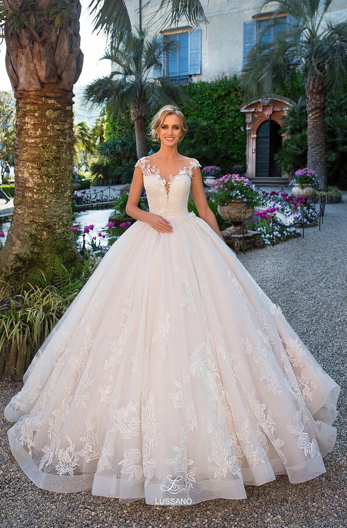 Lace Gorgeous Wedding Dresses 2018 Vintage Beautiful Ballgown Wedding Dress With Sheer Neckline, Capped Sleeves, Appliqued Lace Gorgeous Wedding Dresses 2018 Vintage Beautiful Ballgown Wedding Dress With Sheer Neckline, Capped Sleeves, Appliqued