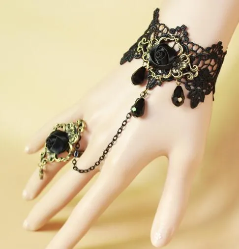 L'anello a fascia da donna in bronzo gotico in stile caldo con cristallo rosa nero a grana antica europea è squisito ed elegante