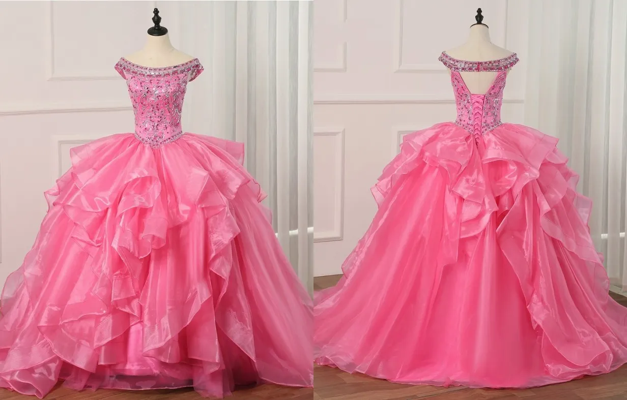 Luxury Bling Crystal Ball Gowns Quinceanera Prom Klänningar Lång Billiga Jewel Cap Kortärmad KeyHole Back Sweet 16 Dress Organza Lång