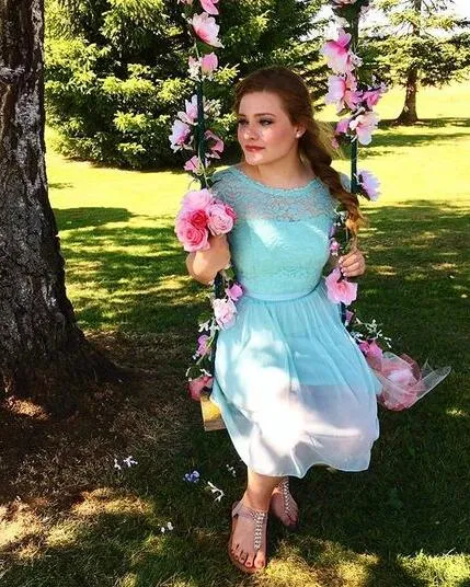 Yeni Popüler Özel Ruffles A-Line Scoop Kısa Dantel Ve Şifon Gelinlik Elbise Diz Boyu Plaj Düğün Parti Elbiseler
