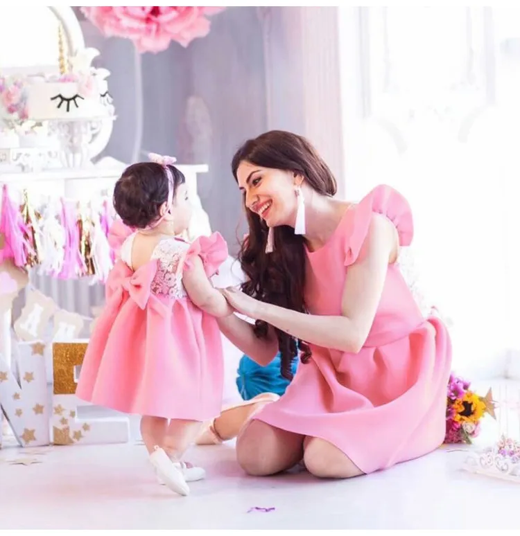 Новое лето Baby Girls Dress INS Детская мода Fly рукавом кружева бантом Princess Party Dresses 2 цвета Бесплатная доставка Z11