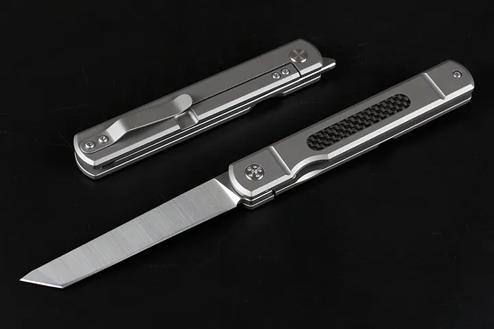 1 st toppkvalitet vikkniv D2 satin tanto blad Kolfiber + TC4 Titanhandtag EDC Pocket Knivar med Zip Nylon Case